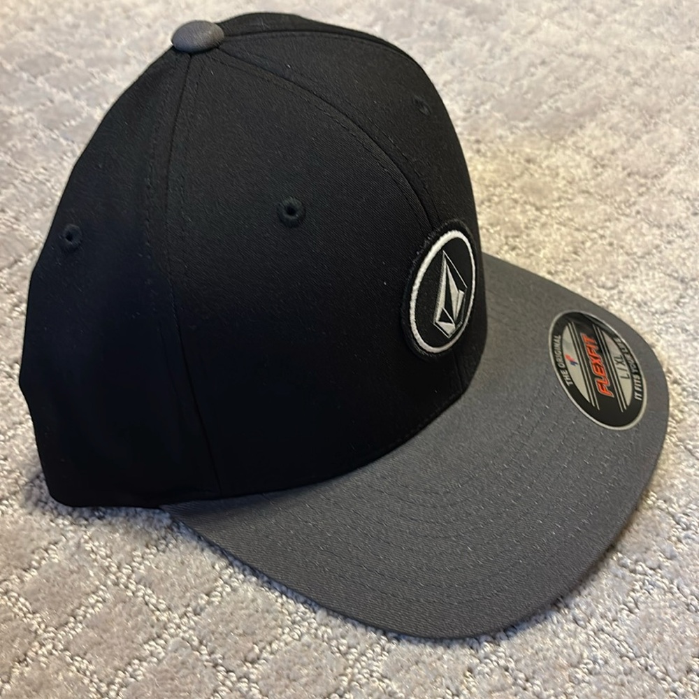 Volcom Fitted Hat - Picture 3 of 9